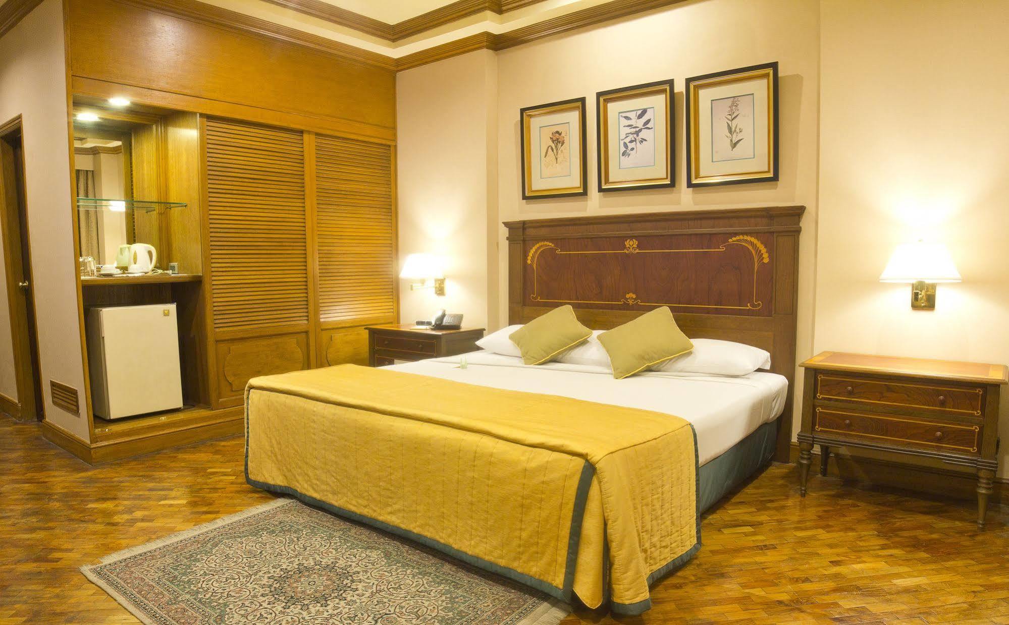Herald Suites Makati City Exteriér fotografie